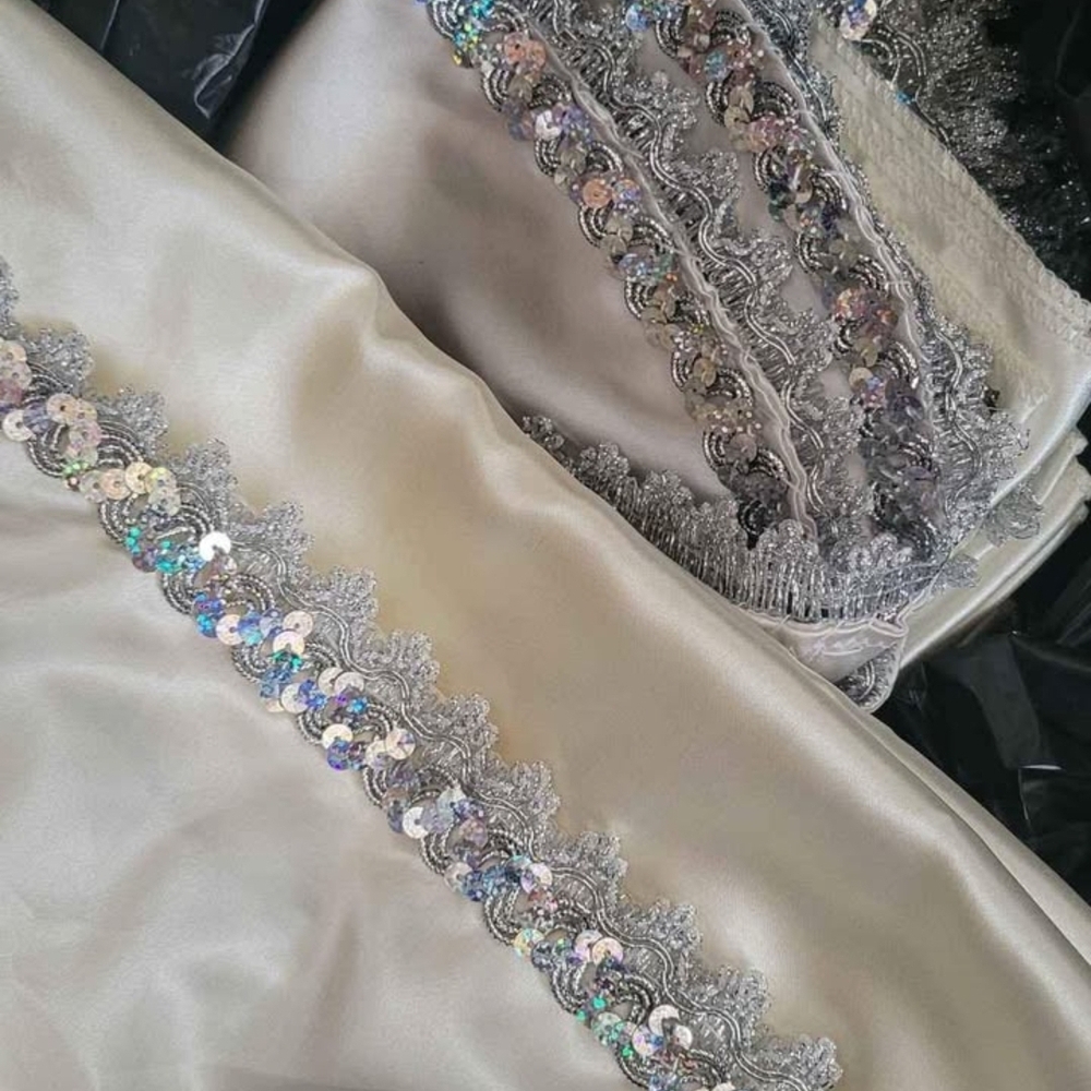 Elegant Ivory and Silver Embellished Table Runners & Round Centerpieces